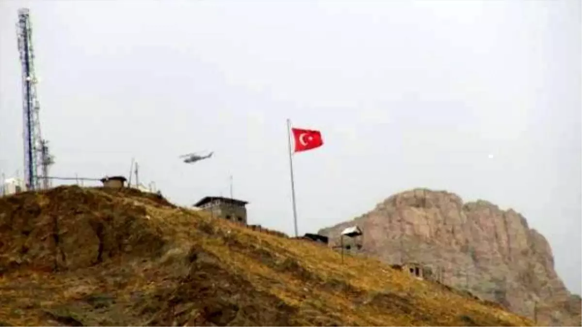 Hakkari\'de Helikopter Hareketliliği