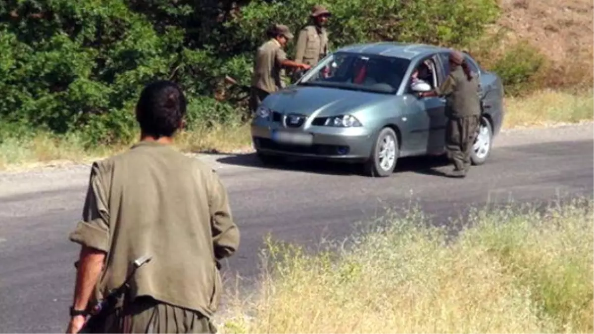 Hakkari\'de Yol Kesen Teröristler 1 Kişiyi Öldürdü