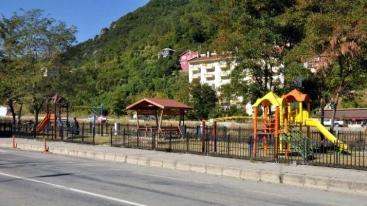 İnebolu\'da Çocuklara Yeni Parklar Yapıldı