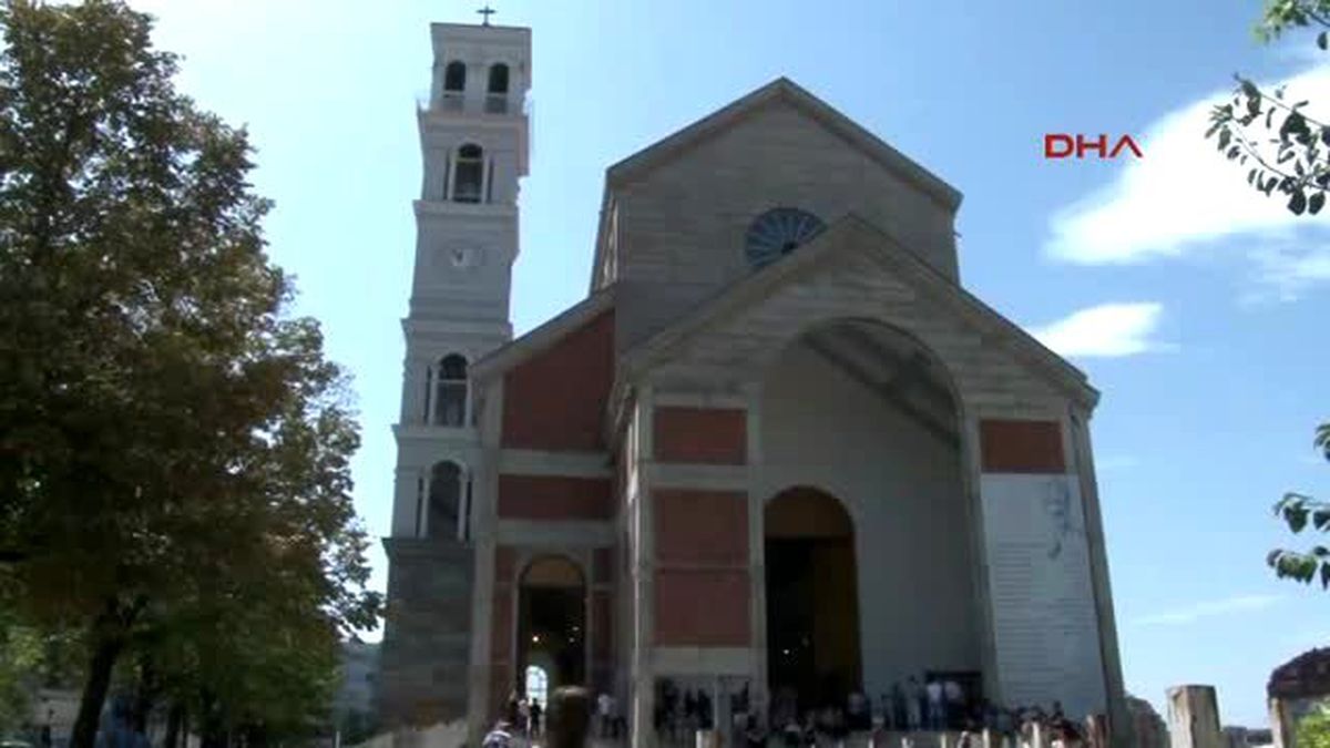 Kosova?da Kiliseden Suriyeli Aylan İçin Dua