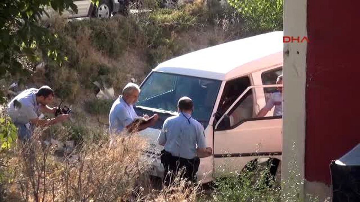 Minibüste 4 Kurşunla Öldürüldü