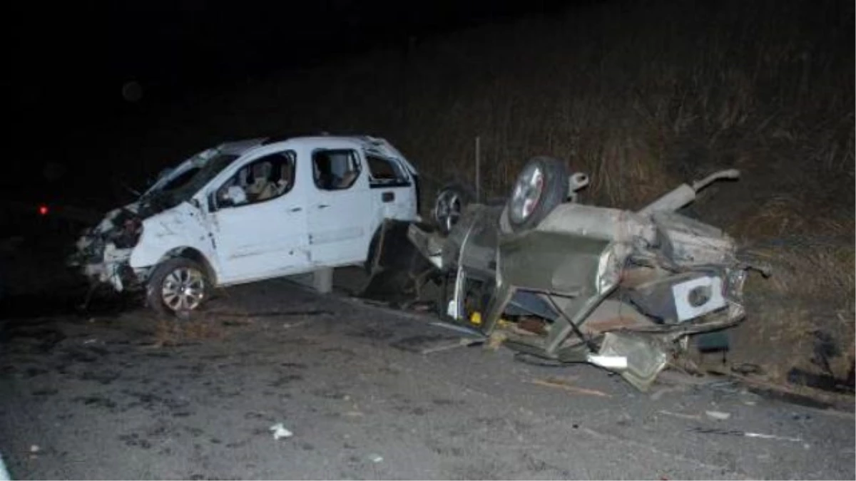 Osmaniye\'de Trafik Kazası: 2\'si Ağır, 5 Yaralı