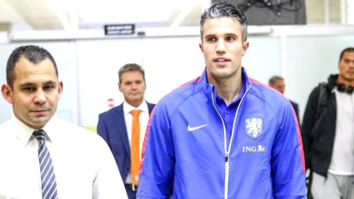 Robin van Persie: Türkiye'nin Puan Kaybetmesini Bekleyeceğiz