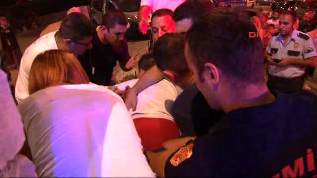 Topu Bahçeye Kaçan Çocuğun Bacağına Demir Korkuluk Saplandı