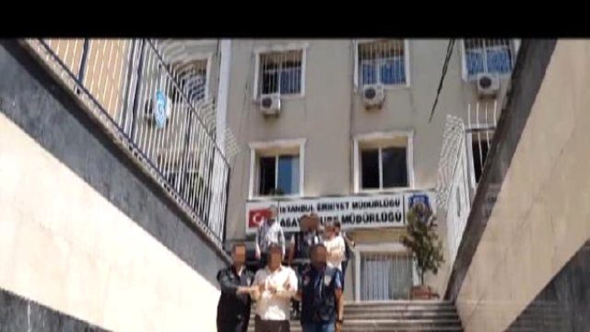 Yanınıza Yaklaşan Kişiler Bu İkisini Aynı Anda Yapıyorsa Çok Dikkat