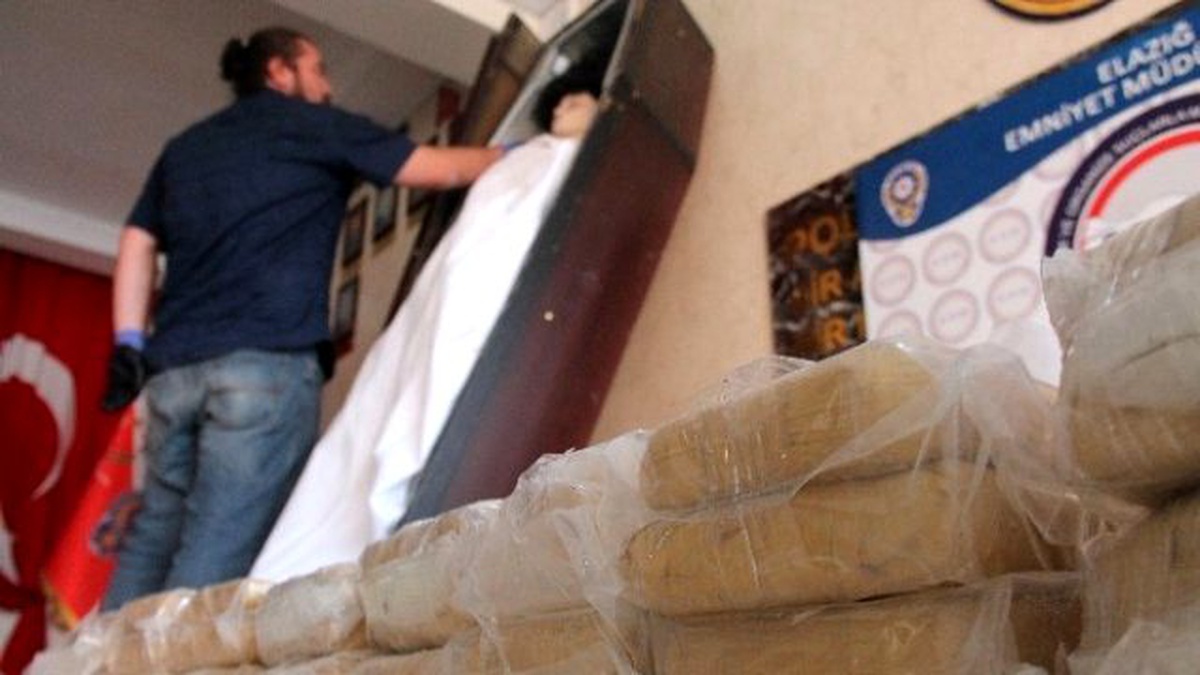 200 Kilo Eroin Çıkan Cenaze Aracındaki Mankene Sahte Defin Belgesi