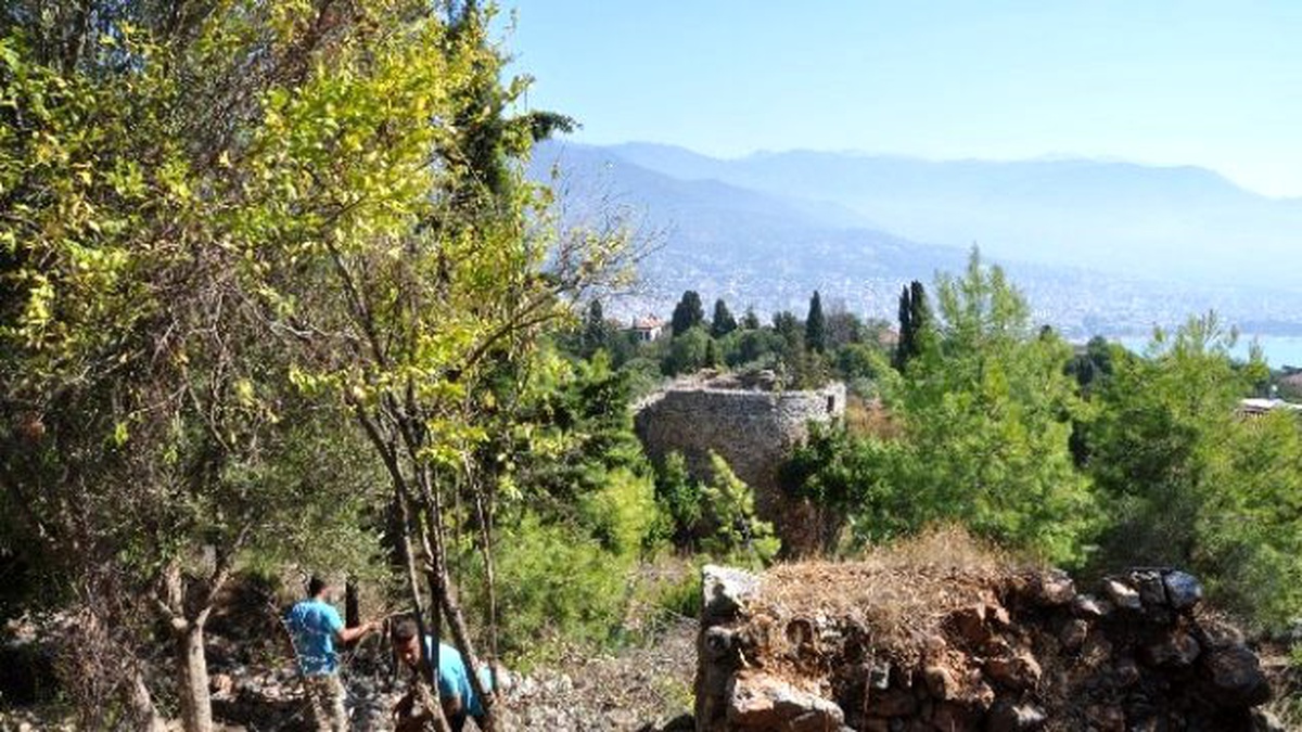 Alanya Kalesi\'nde Temizlik Çalışması