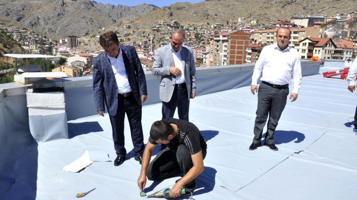 Belediye\'nin Teras Katında Yalıtım Çalışması Başlatıldı