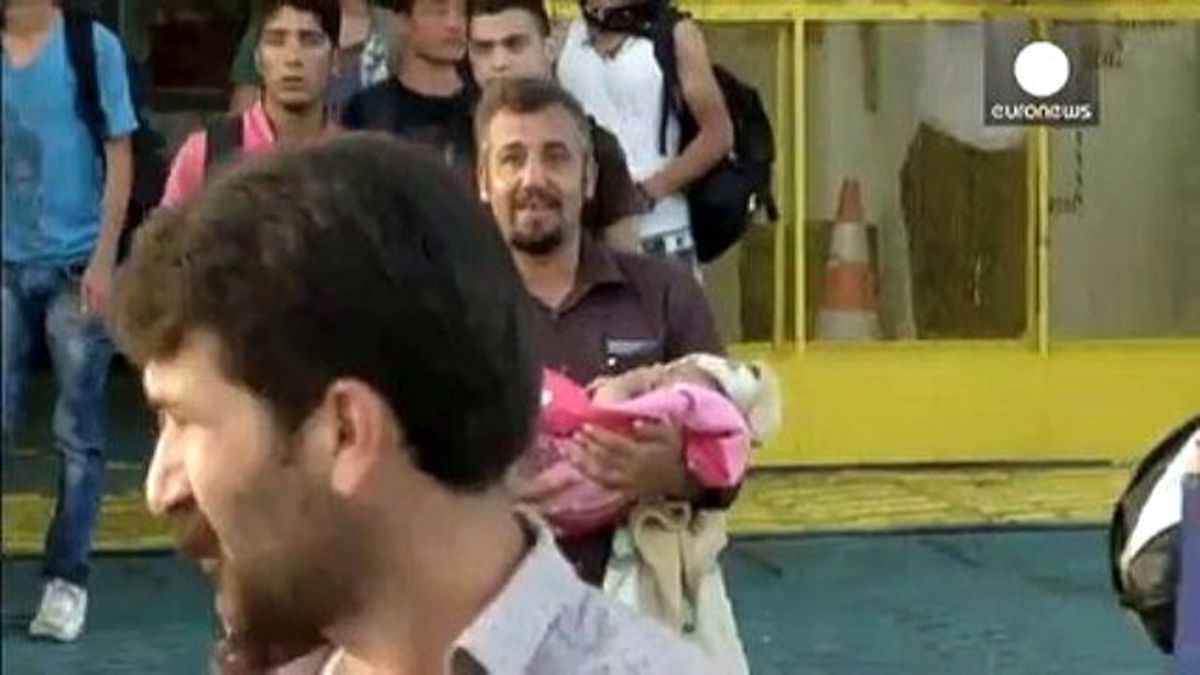 Binlerce Mülteci Midilli\'den Tahliye Ediliyor