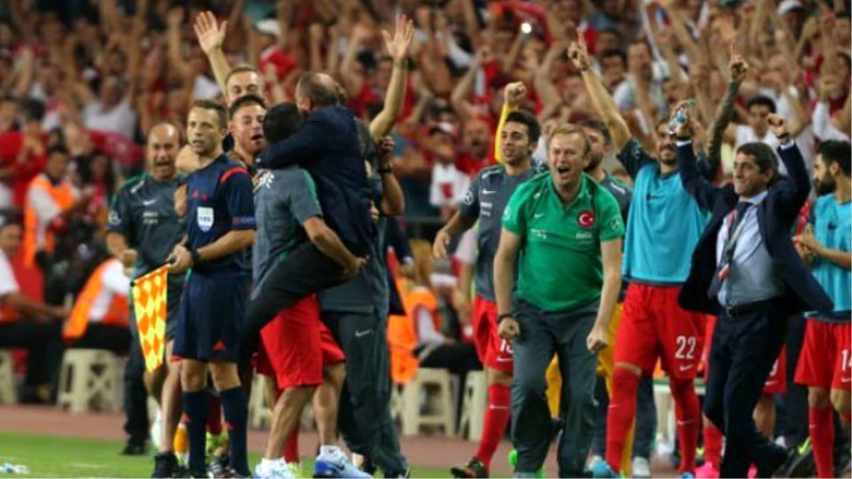 Burak Attı, Terim Arda\'nın Kucağına Zıpladı