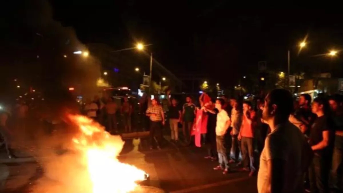 Dağlıca\'daki Saldırıyı Protesto Eden Bursalılar Trafiği Kapattı