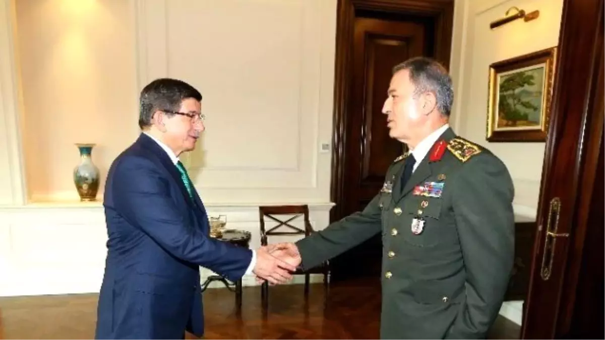 Davutoğlu, Orgeneral Akar\'la Görüşüyor