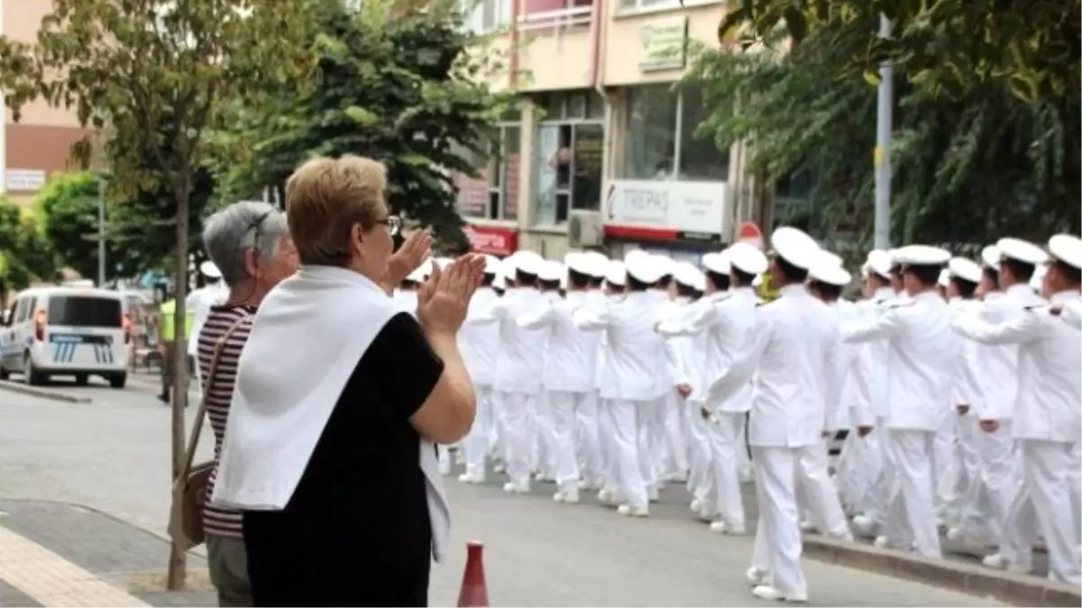 Deniz Harp Okulu Karadeniz Öğrenci Taburu Tekirdağ Sokaklarını İnletti