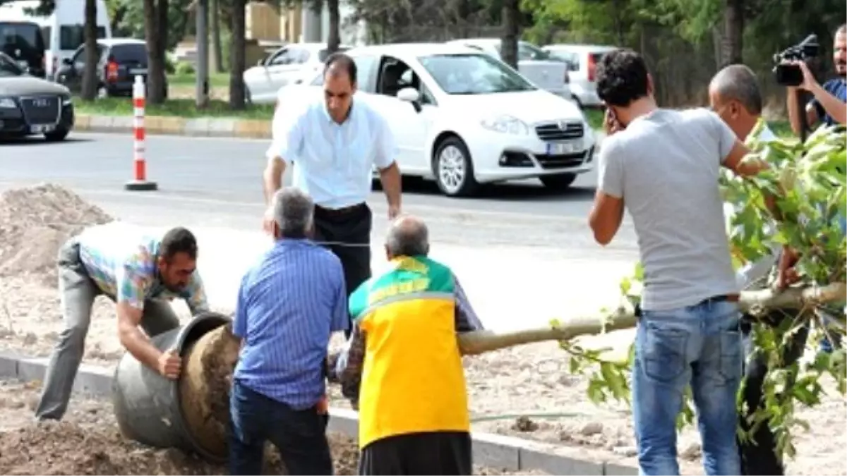 Elazığ Caddesi\'nde Çalışmalar Sürüyor