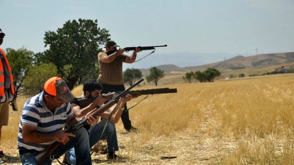 Elazığ\'da Avcılar Trap Atışı Yaptı