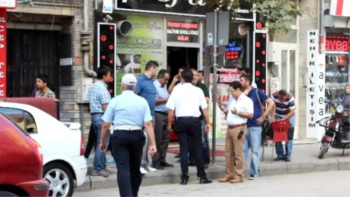 Eskişehir\'de Hdp İl Binası Önünde Protesto