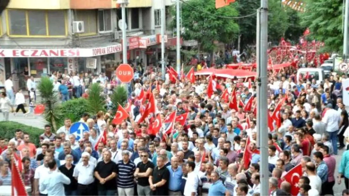 Hakkari Saldırısına Soma\'da 2 Bin Kişilik Tepki Yürüyüşü