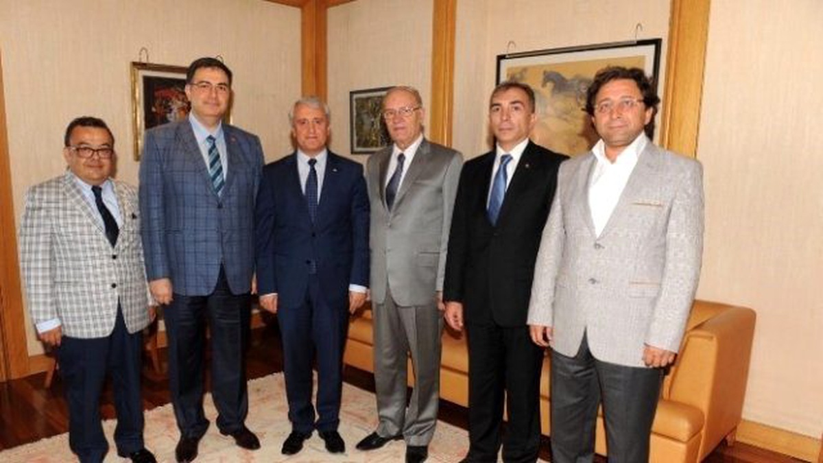 Huzur Sevenler ve Destekleyenler Derneği\'nden Rektör Gündoğan\'a Ziyaret