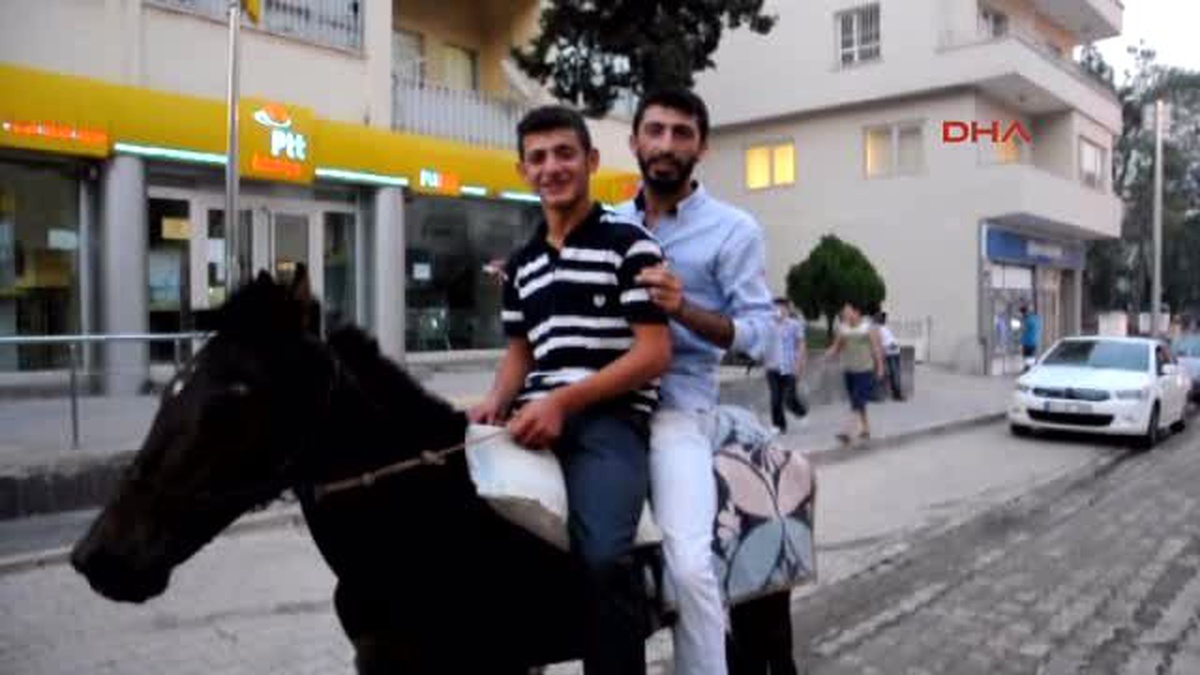 İslahiye Motosikletlerine Kesilen Cezayı At Binerek Protesto Ettiler