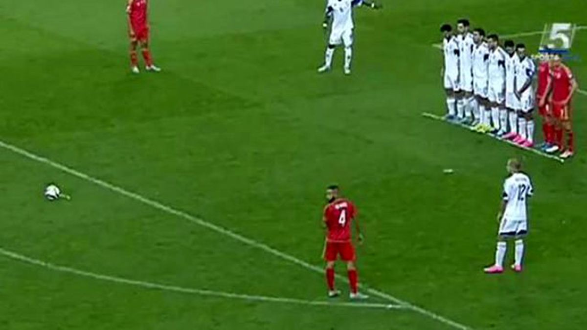 İsrailli Oyuncunun Frikik Öncesindeki Hareketleri Maça Damga Vurdu