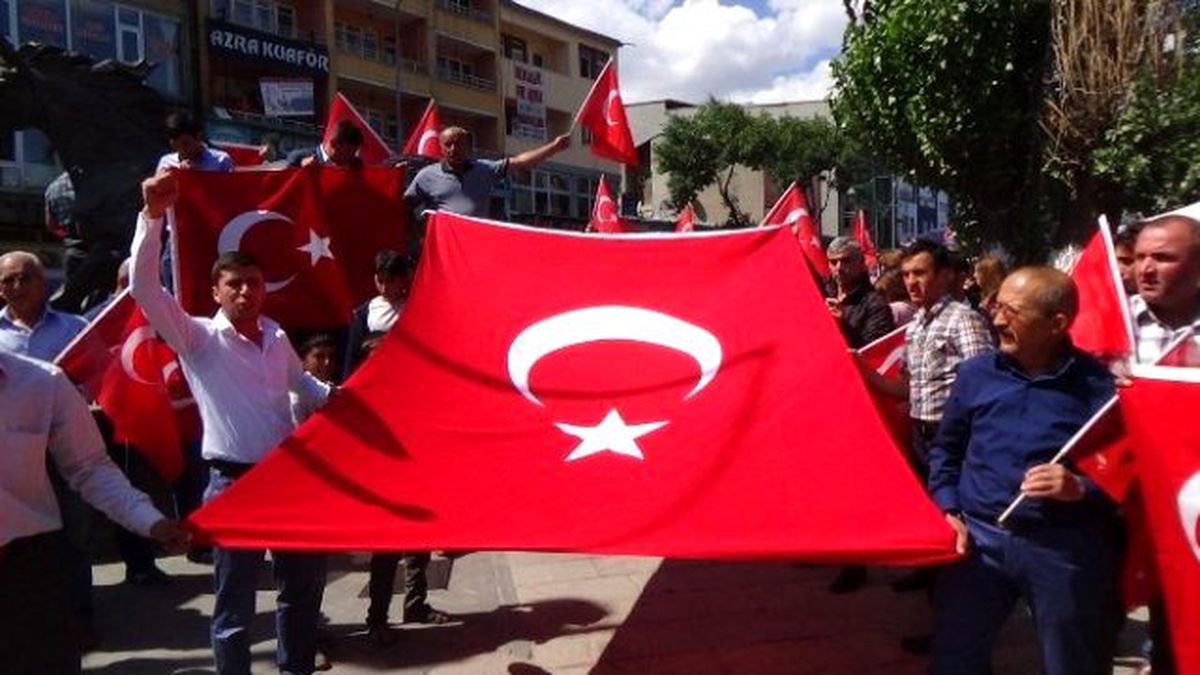 Kars\'ta Teröre Lanet Yağdı
