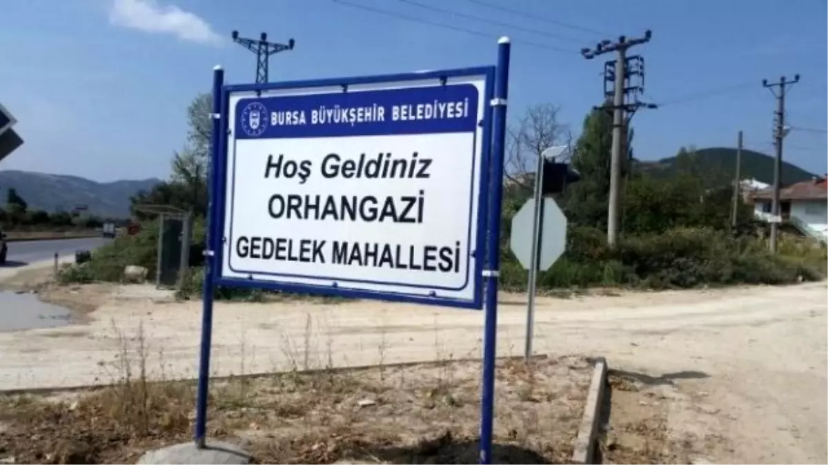 Orhangazi\'deki Mahalle Tabelaları Yenileniyor