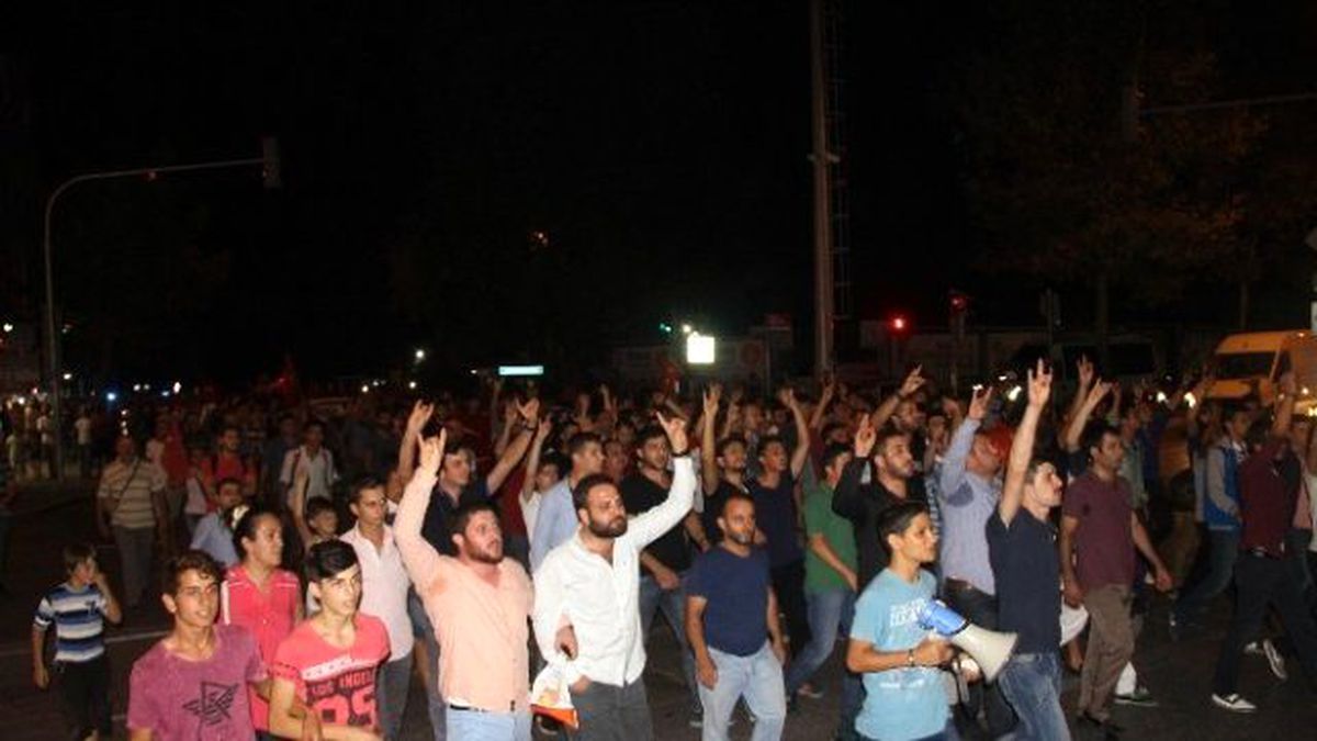Sakarya\'da Teröre Tepki Yürüyüşü Sonrası Gerginlik