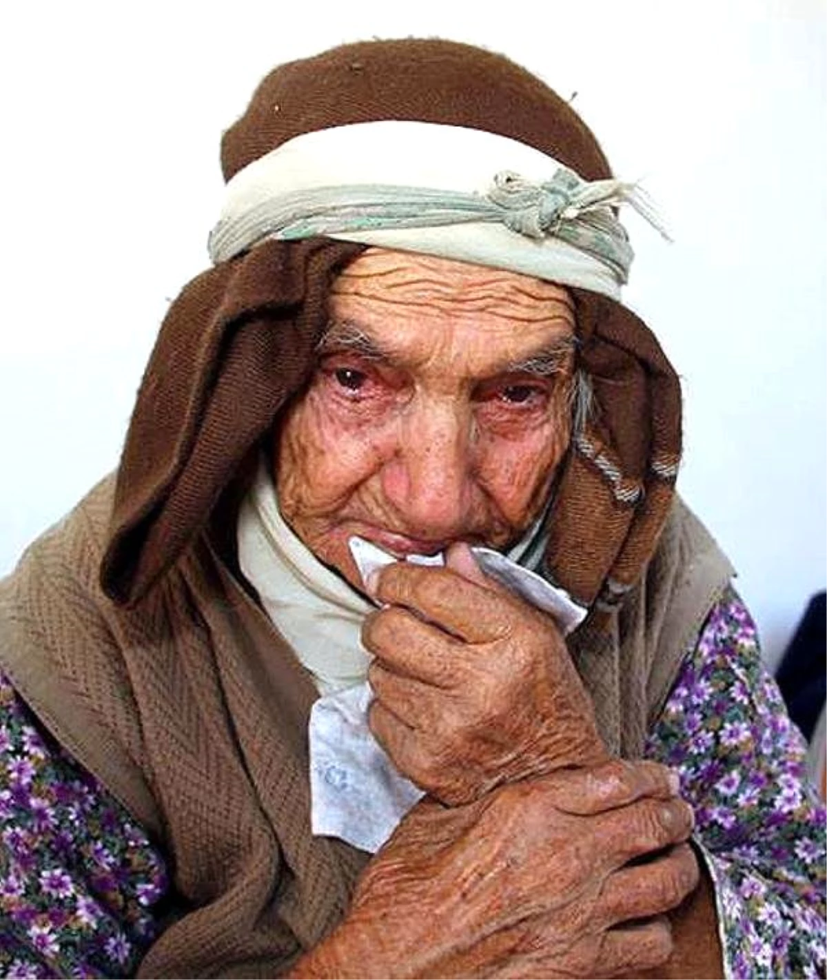 Şehit Yarbayın 95 Yaşındaki Ninesi, Acısını Gözyaşlarıyla Anlattı