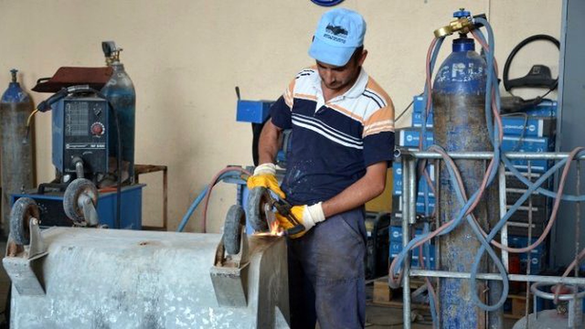 Seyitgazi Belediyesi\'nin Çöp Konteynerlerini Onarım Çalışmaları