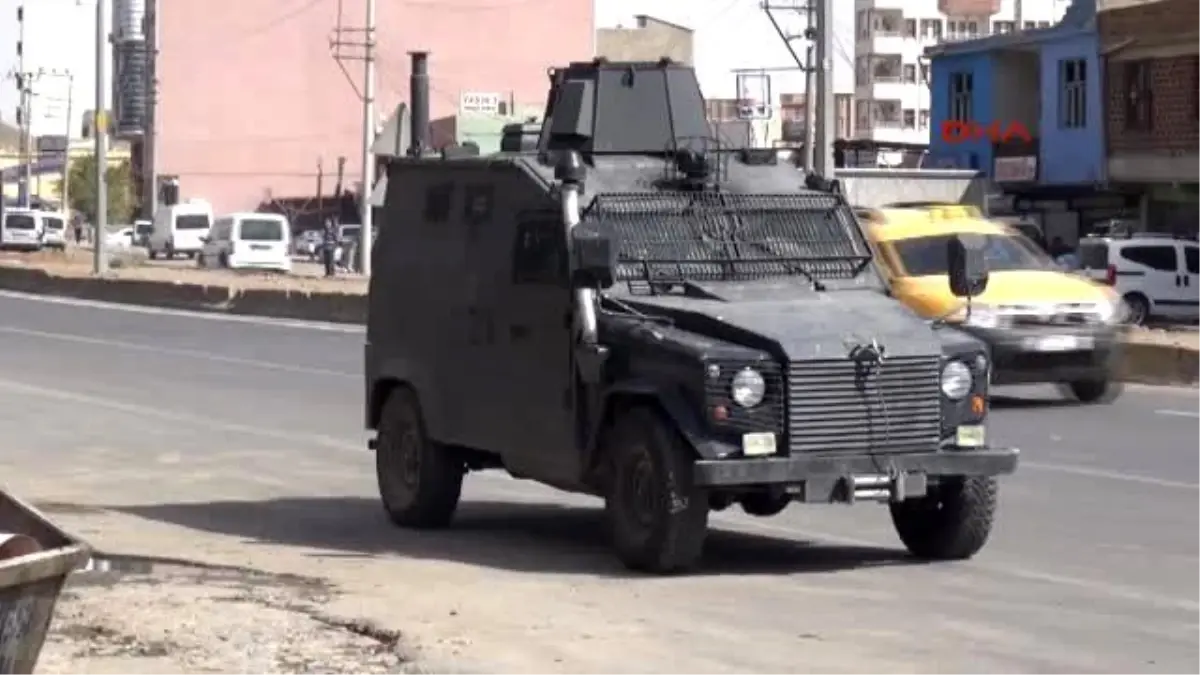 Silopi\'den Cizre\'ye Yürümek İsteyen Gruba Polis İzin Vermedi