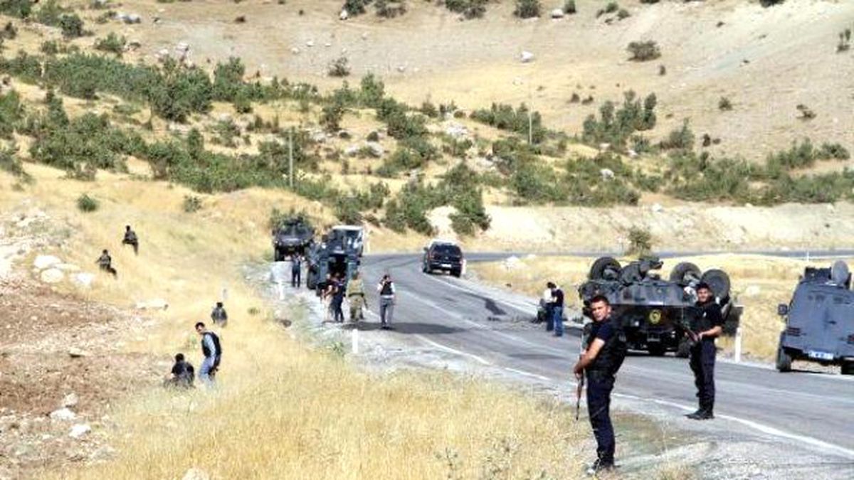 Şırnak\'ta Zırhlı Araç Devrildi: 2 Polis Yaralı