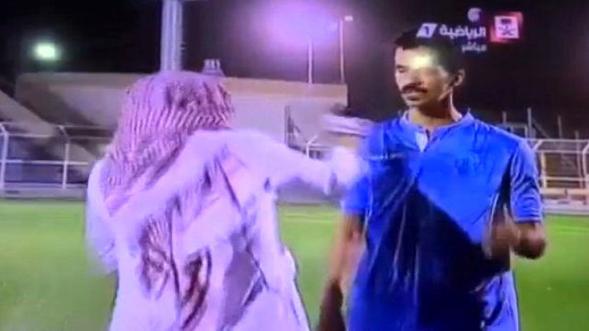 Kafasına Su Balonu Atılan Suudi Muhabir Neye Uğradığını Şaşırdı