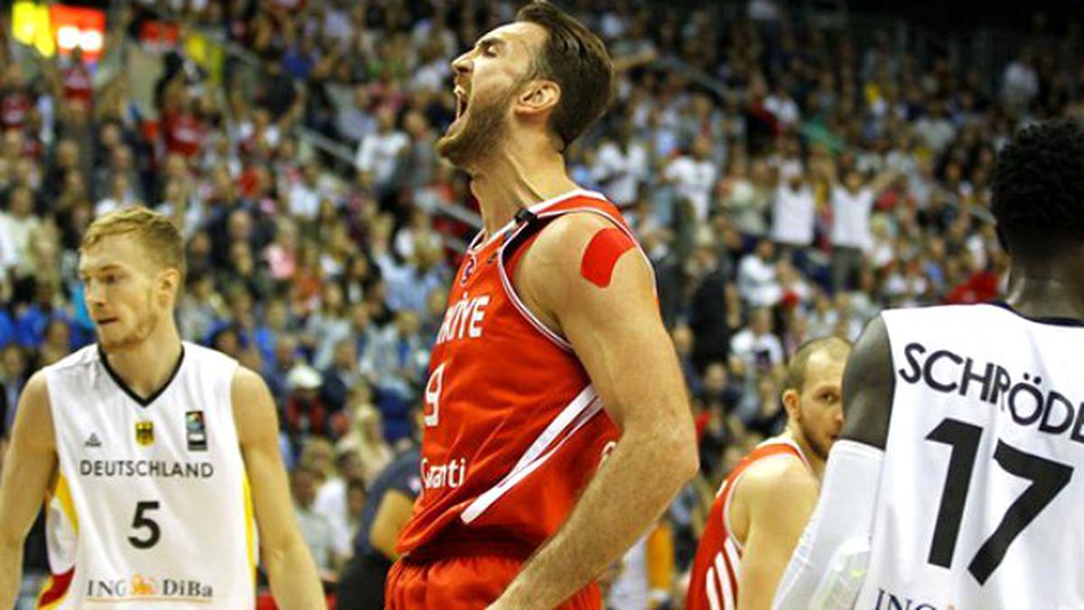 12 Dev Adam, Almanya'yı 80-75 Yendi