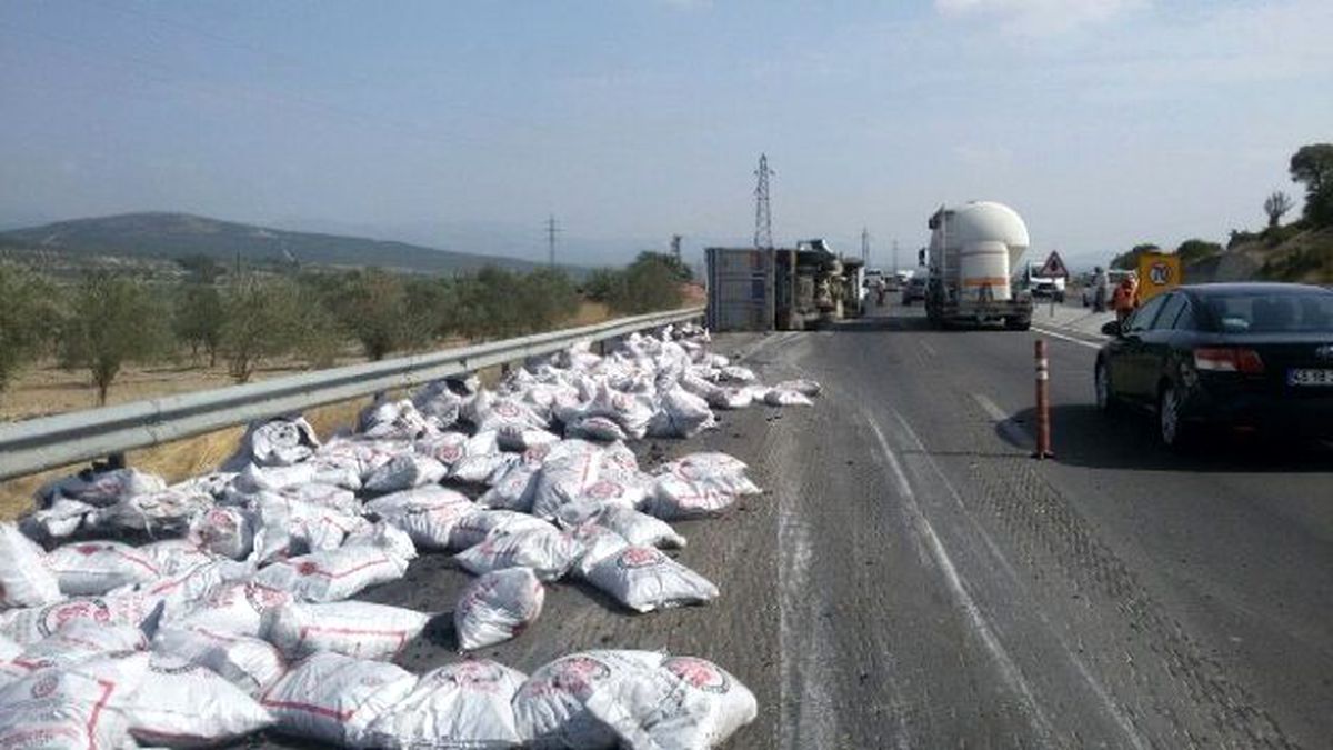20 Ton Kömür Yola Saçıldı