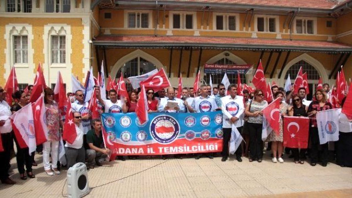 Adana\'da Memur-sen Terör Saldırılarını Protesto Etti