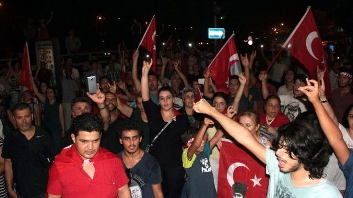 Adana\'da Terör Olayları Geç Saatlere Kadar Protesto Edildi