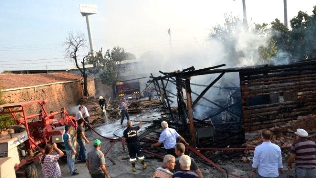 Akhisar Marangozlar Sitesinde Yangın