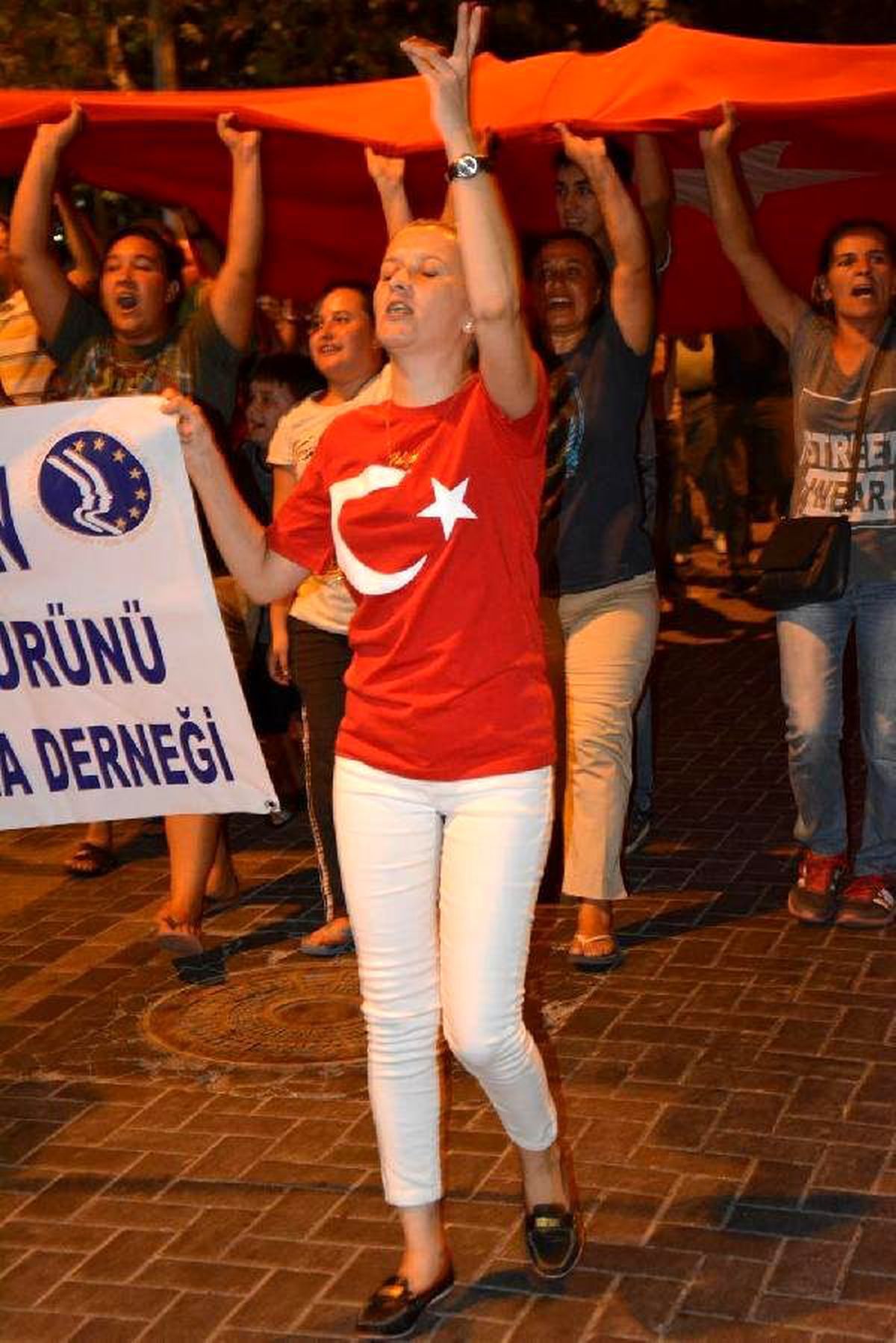 Akhisarlılar Teröre Tepki İçin Yürüdü