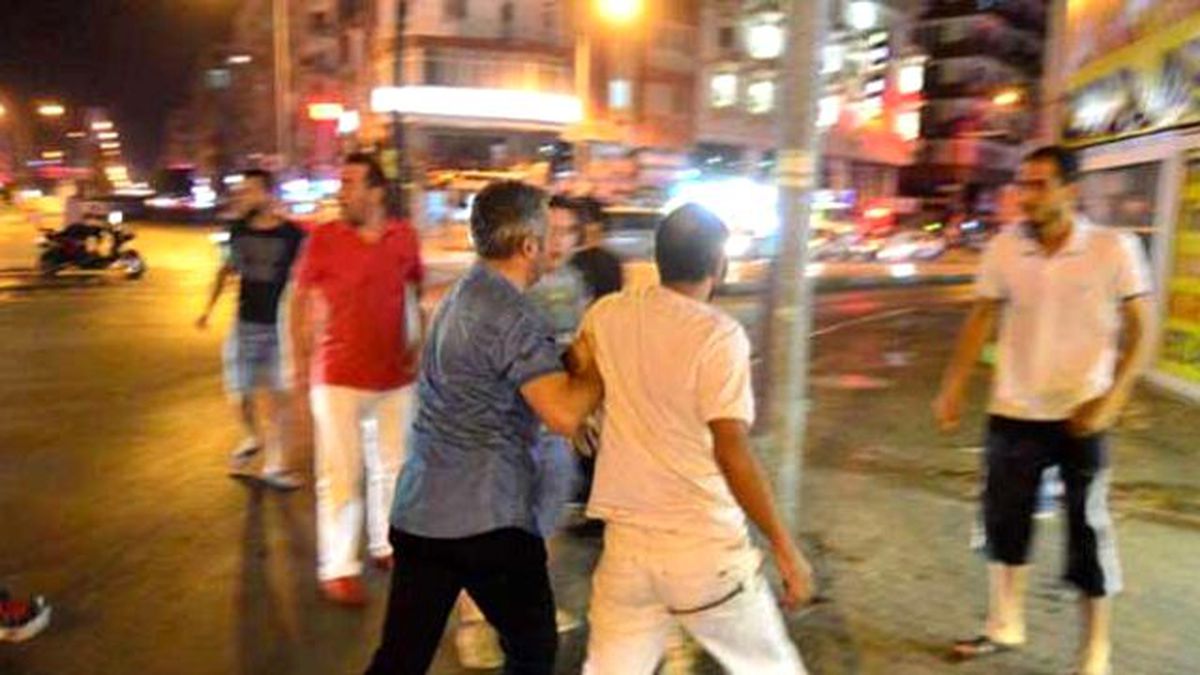 Antalya'da Linç Edilmek İstenen Genç 'Ben de MHP'ciyim' Diye Bağırdı