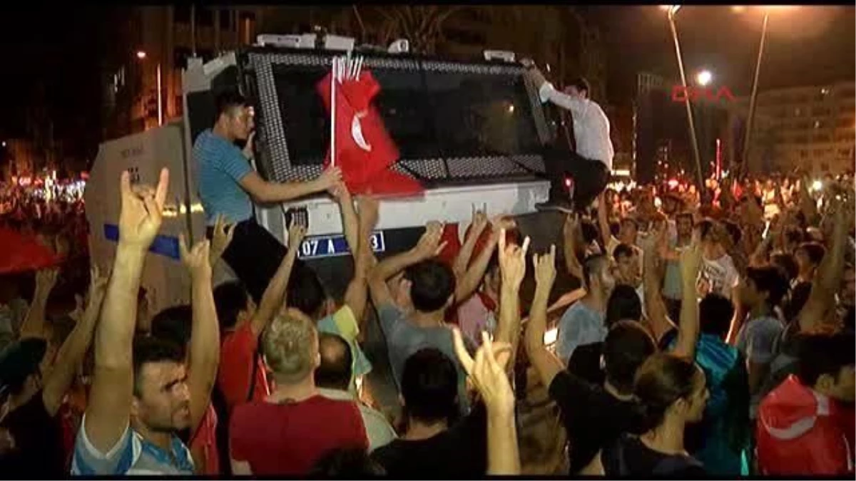Antalya Hdp Binasına Yürümek İsteyen Gruba Polis Müdahale Etti