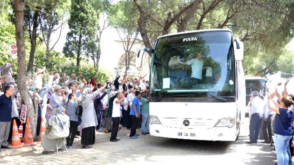 Aydınlı Hacı Adayları Kutsal Topraklara Dualarla Uğurlandı