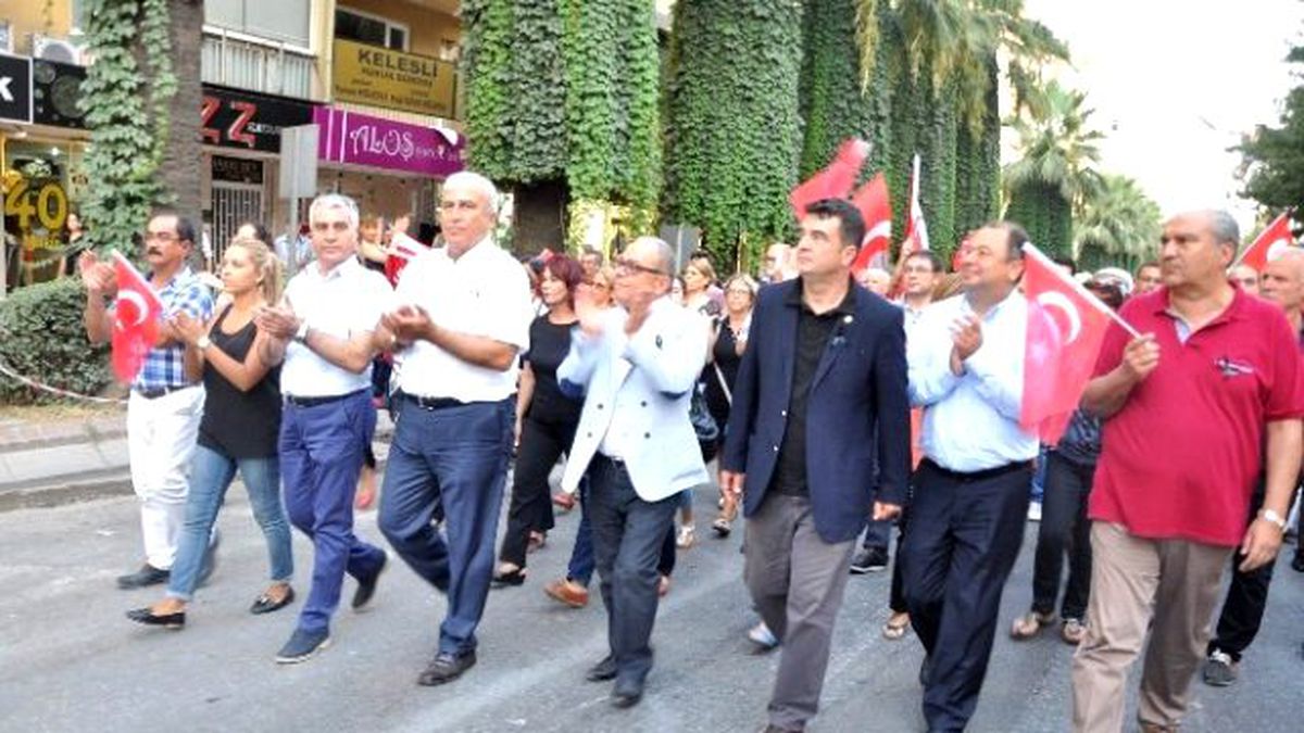 Aydınlılar Şehitler İçin Yürüdü