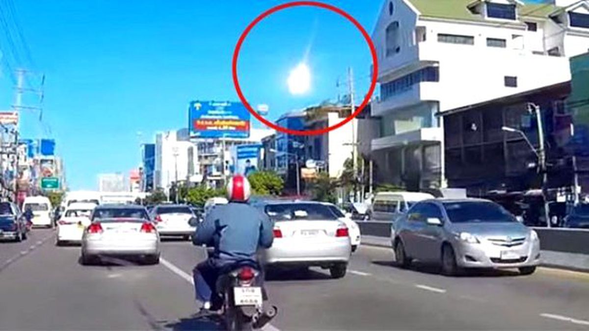 Bangkok'a Meteor Düştü, Halk Tedirgin Oldu