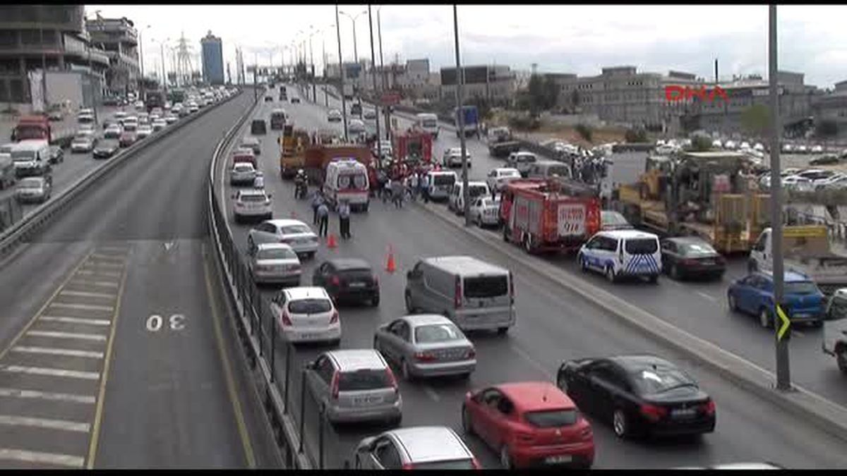 Beylikdüzü D-100 Karayolunda Trafik Kazası: 1 Ölü 2 Yaralı