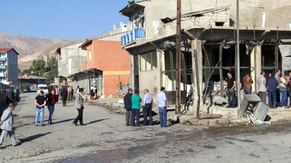 Van'daki Bombalı Saldırının Tahribatı Gün Ağarınca Ortaya Çıktı