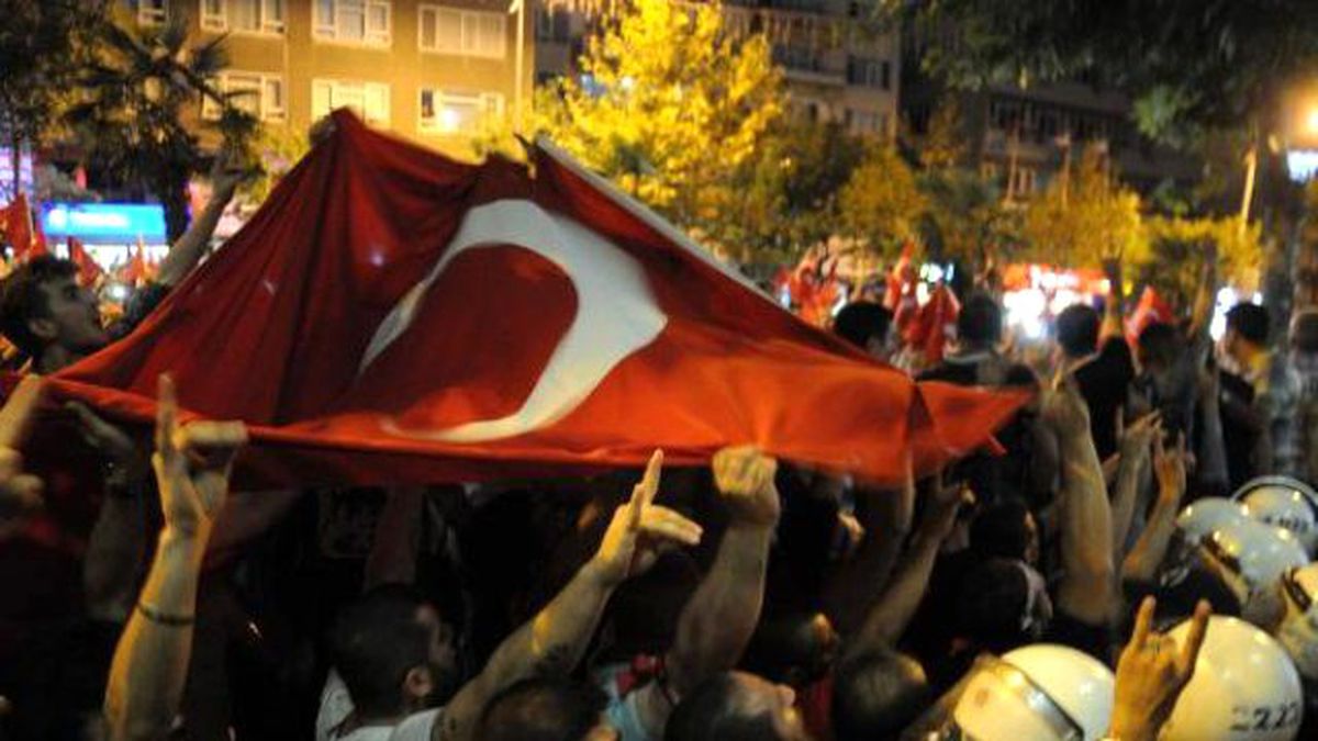 Bursa\'da Gergin Yürüyüş