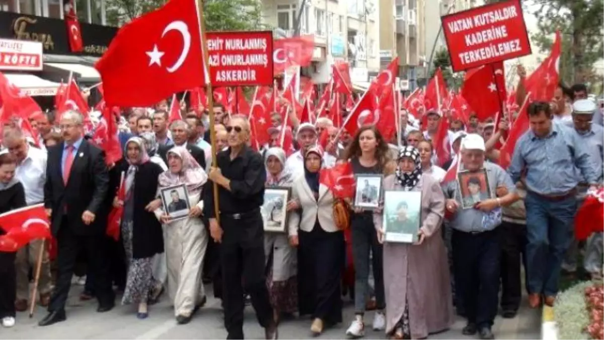 Çankırı\'da Binler Şehitlerimiz ve Teröre Lanet İçin Yürüdü