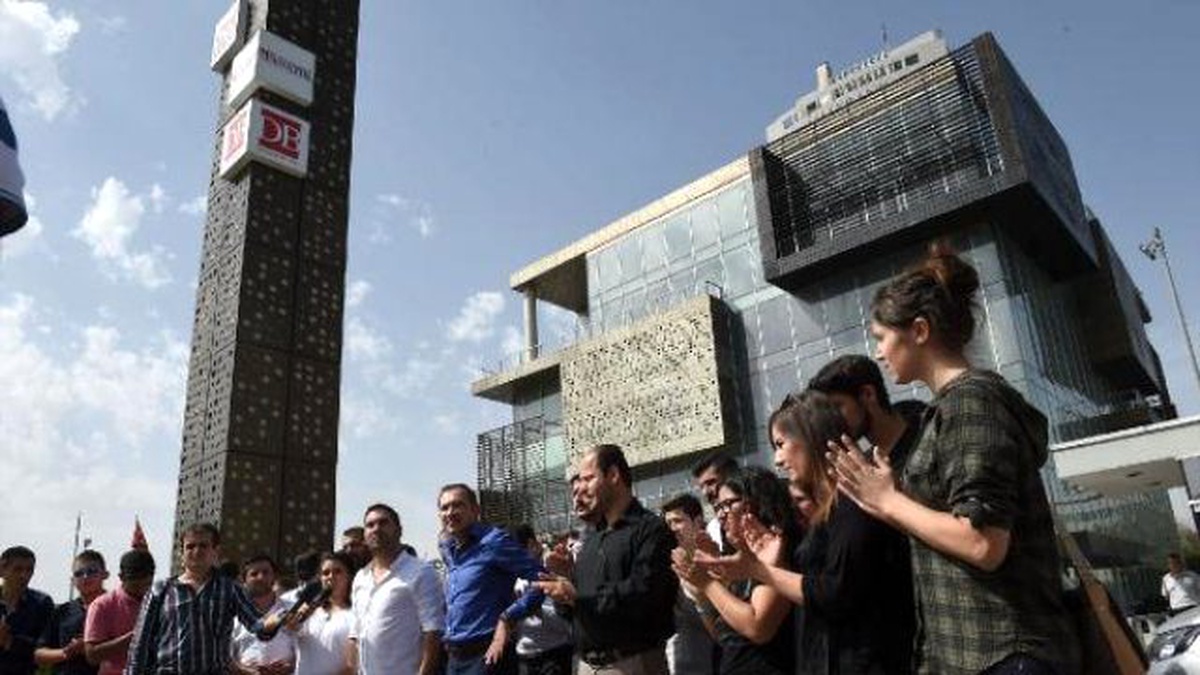 CHP Gençlik Kolları\'ndan Hürriyet Gazetesi\'ne Saldırıyı Protesto