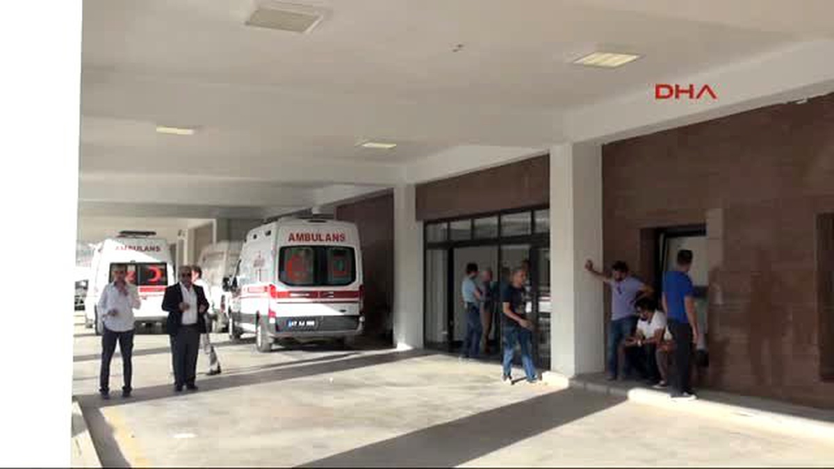 Cizre\'de Sokağa Çıkma Yasağı ve Operasyonlar Sürüyor; 8 Polis ve 3 Çocuk Yaralı