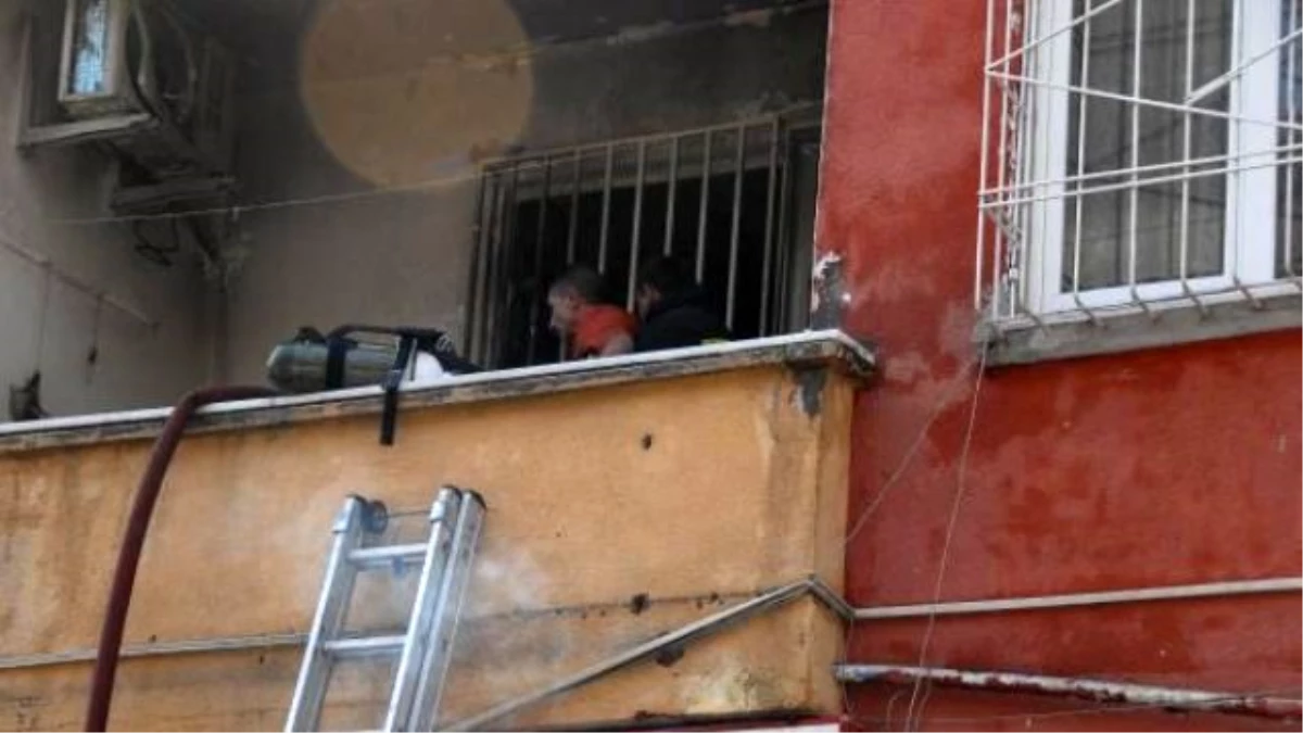 Diyarbakır\'da Korkutan Yangın: 3 Kişi Dumandan Etkilendi